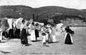 PLAYA. MUJERES Y NIÑOS. CARPAS (1913)