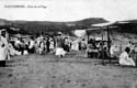 PLAYA. CARPAS. GENTE.