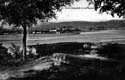 VISTA DE HONDARRIBIA DESDE HENDAIA: BIDASOA. PUNTAL: COLEGIO HOJAS CRUZ. HOTEL CARLOS V