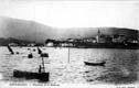 VISTA DESDE RÍO BIDASOA: BARCAS A  REMO CON GENTE: BARQUEROS. CAÑONERA MAC MAHON. BARRIO LONJA. IGLESIA Y CASTILLO.