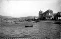 EDIFICIO MIRAMAR. ENTRADA A PUERTO. HOTEL CARLOS V. BARCOS EN EL BISASOA. PUNTAL. AL FONDO IRUN. (1959)