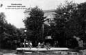 CASINO (ZAHARRA). JARDINES. FUENTE. PERSONAL.