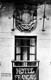BALCÓN CON LETRERO: HOTEL FRANÇAIS. ESCUDO DE ARMAS. CASA CALLE MAYOR, 26