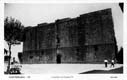 CASTILLO CARLOS V. FACHADA PRINCIPAL. PLAZA ARMAS. VELADOR CON MESA Y SILLAS DEL VELADOR DEL BAR KLINK. DOS HOMBRES JUGANDO A PELOTA. 